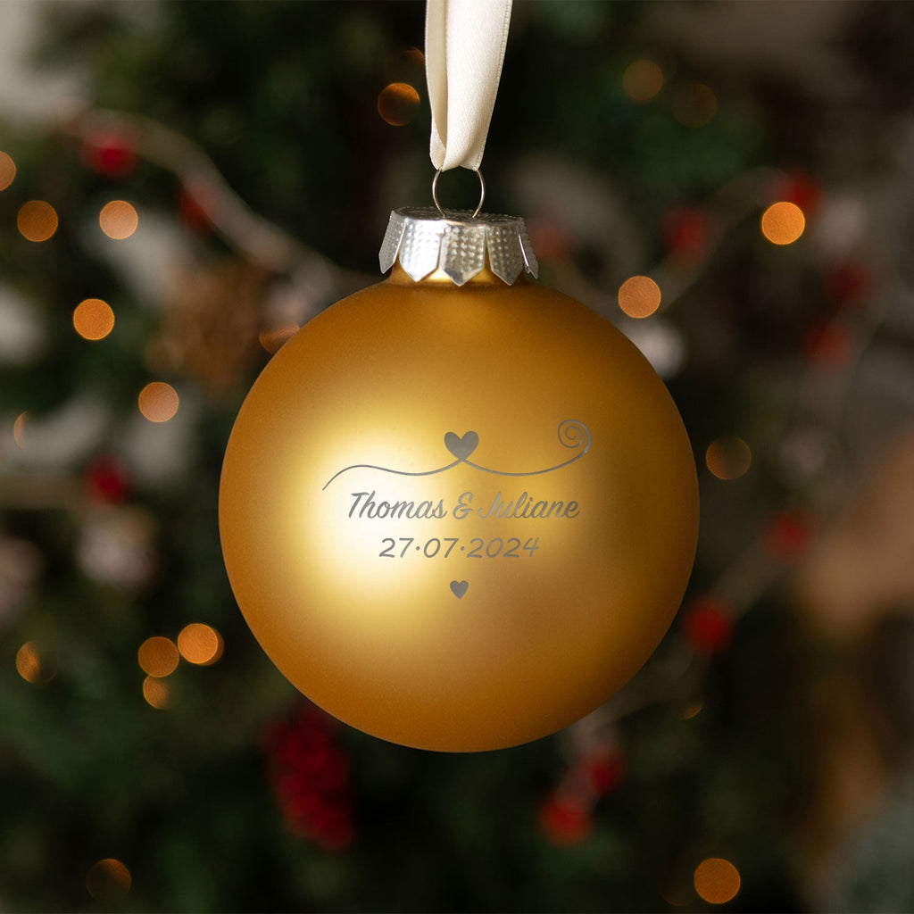 Gravierte Weihnachtskugel - Paar verliebt