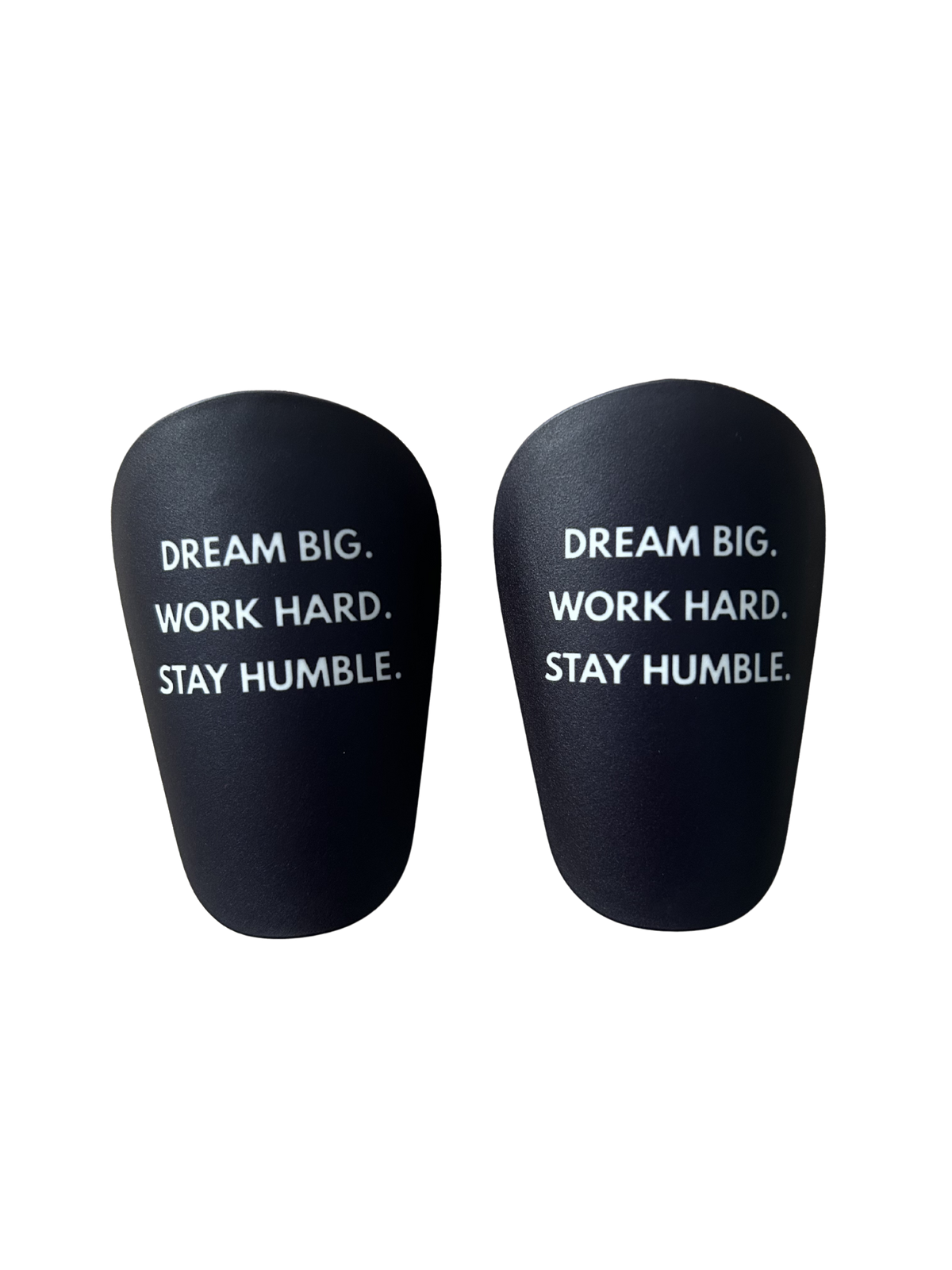 Mini-Schienbeinschoner „Dream Big. Work Hard. Stay Humble.“