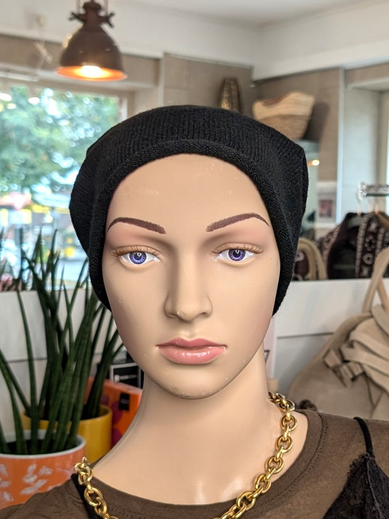 Beanie Mütze Schwarz Viskose Wolle weich flauschig