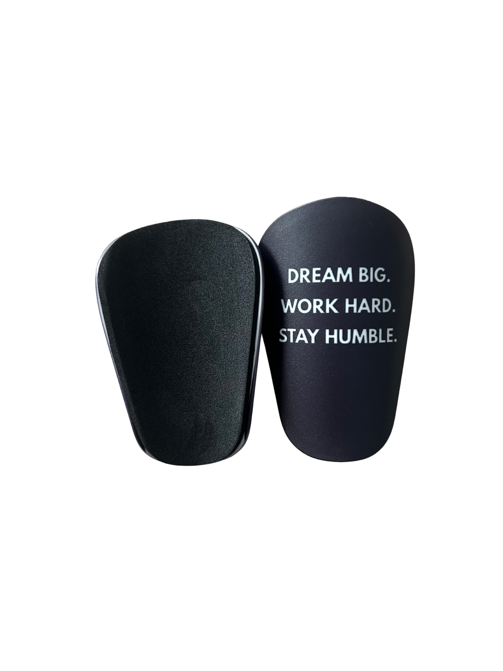 Mini-Schienbeinschoner „Dream Big. Work Hard. Stay Humble.“